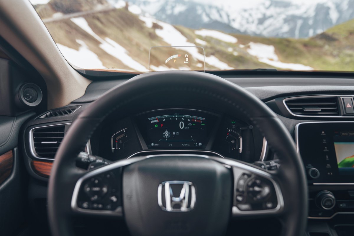 Проекционный дисплей  Honda CR-V гарантирует удобство вождения для водителя